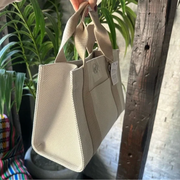 LULULEMON Two-Tone Canvas Mini Tote Bag 4.5L in Mojave Tan and Light Ivory NWT - Picture 3 of 10